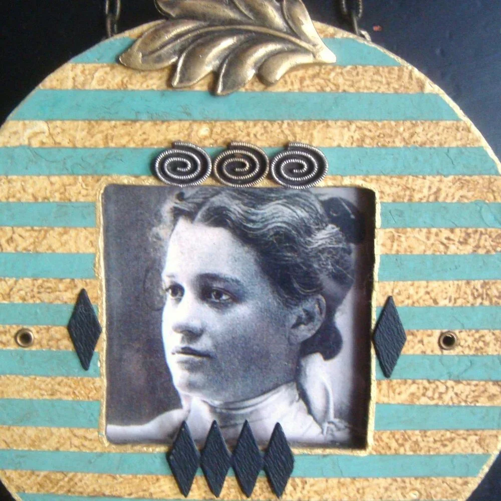 Hanging Round Decor Fancy Picture Frame Stripe Small